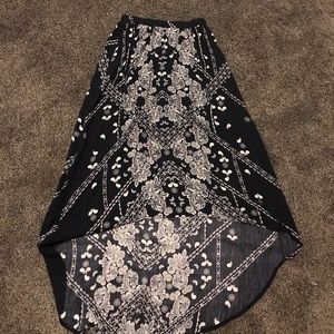 Francesca’s high to low skirt perfect condition